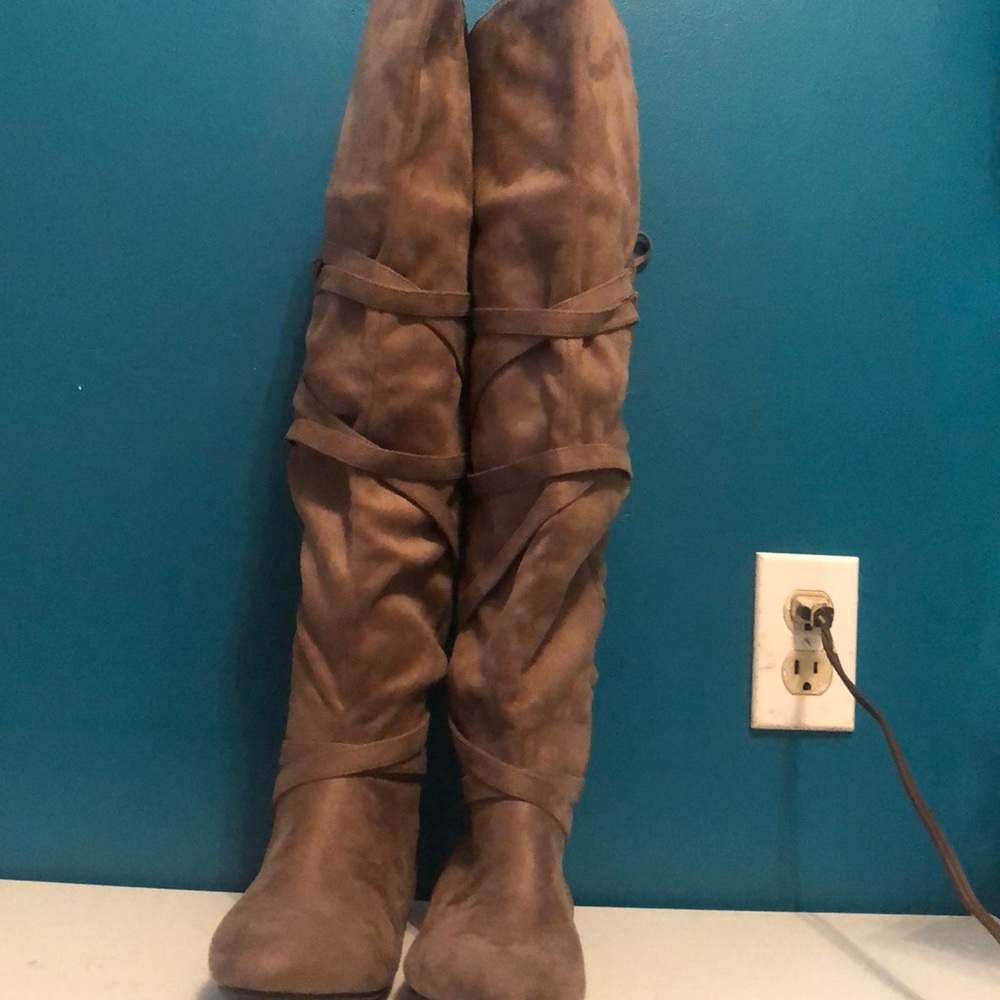 Beige boots